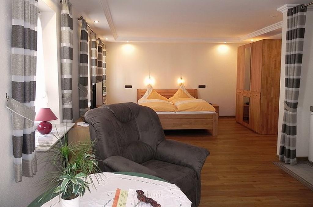 Gaestehaus Freimuth Mesenich Bagian luar foto
