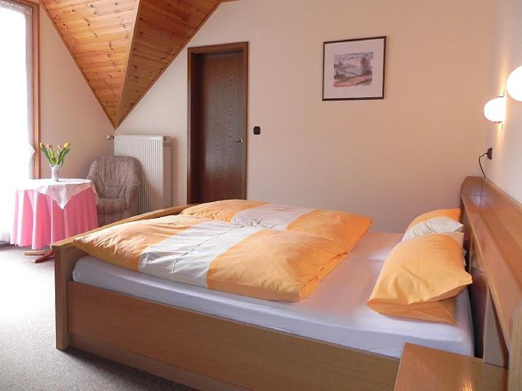 Gaestehaus Freimuth Mesenich Bagian luar foto