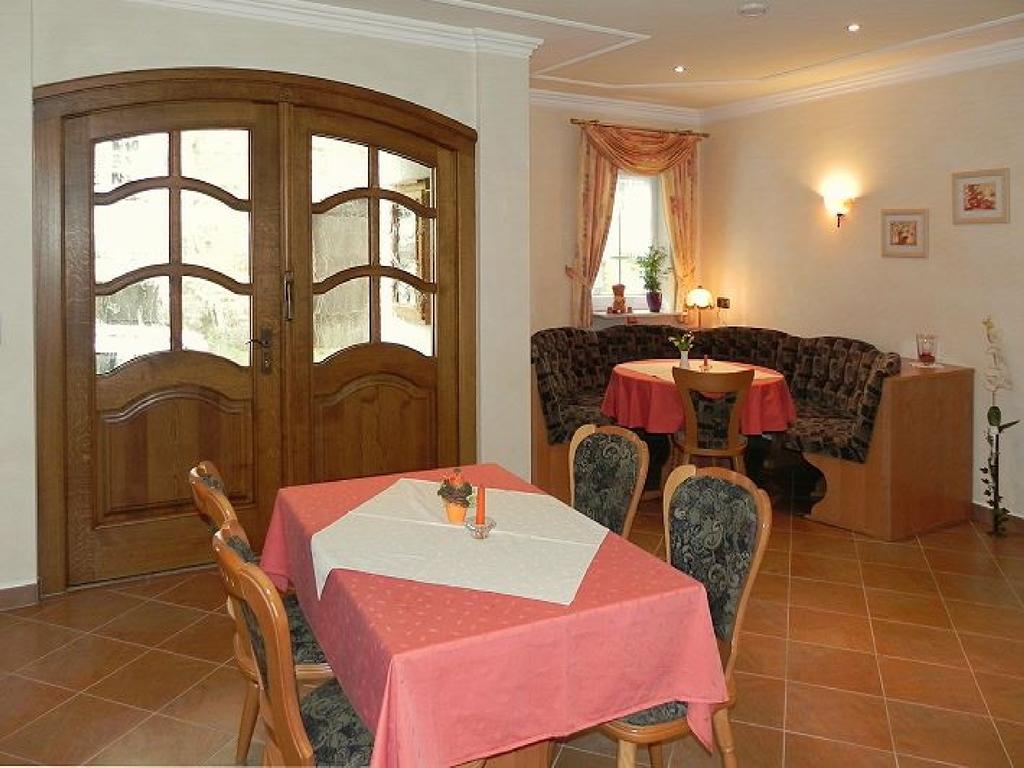 Gaestehaus Freimuth Mesenich Bagian luar foto